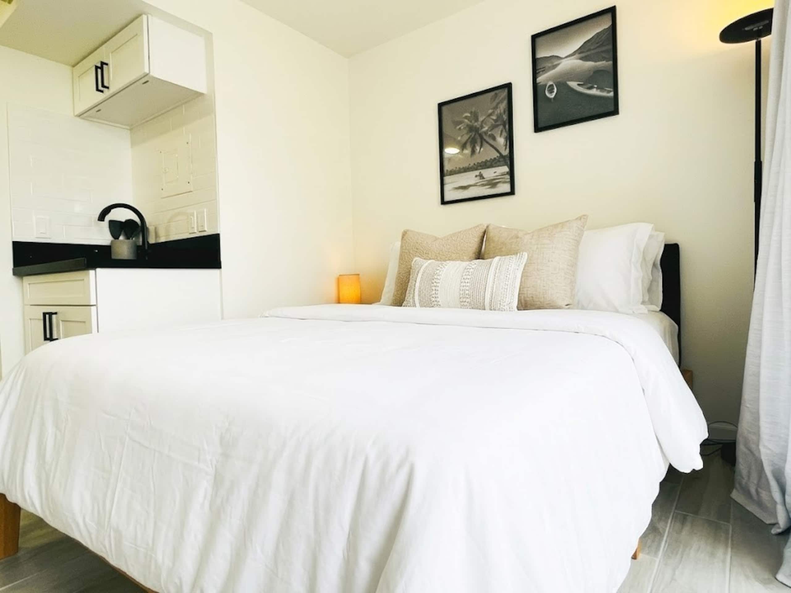 Condo in Honolulu · ★4.82 · Studio · 1 bed · 1 private bath - Image 7