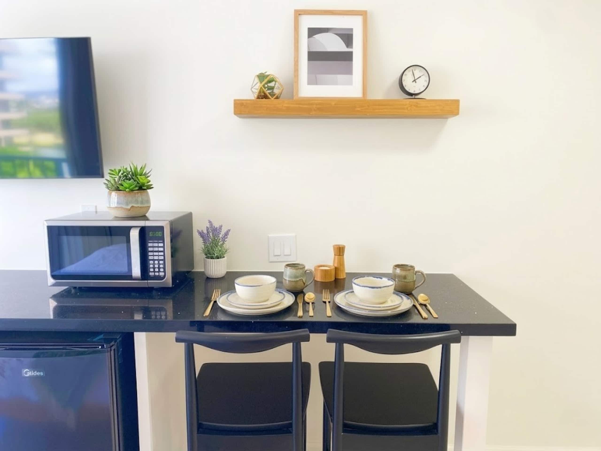 Condo in Honolulu · ★4.82 · Studio · 1 bed · 1 private bath - Image 12