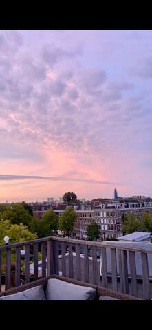 Canal-View Apartment with Large Rooftop Terrace gallery image 3