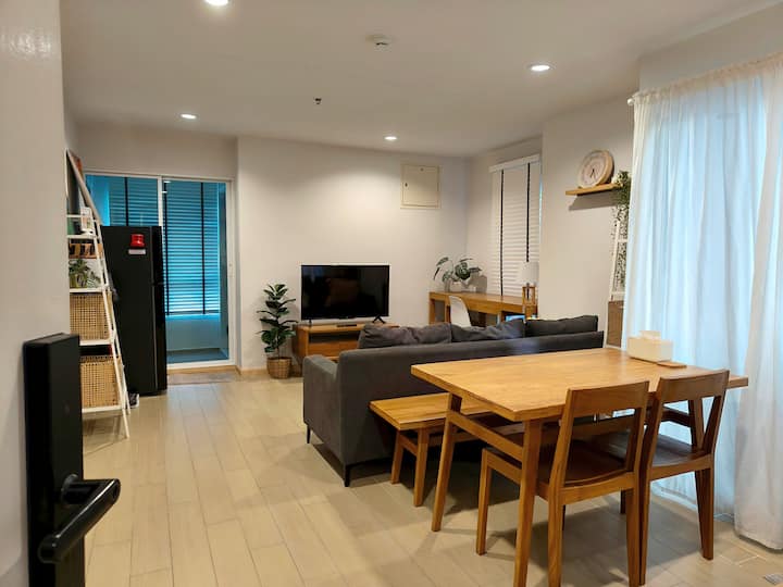 Cozy 1-bedroom Condo Close To Mrt Near Jatuchak - Bangkok