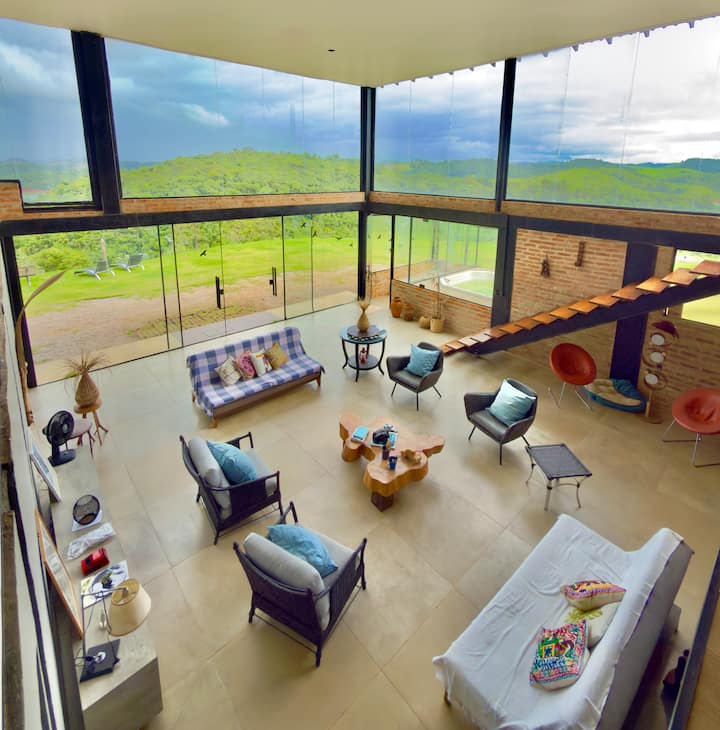 Casa de vidro 360° com jacuzzi e prainha privativa