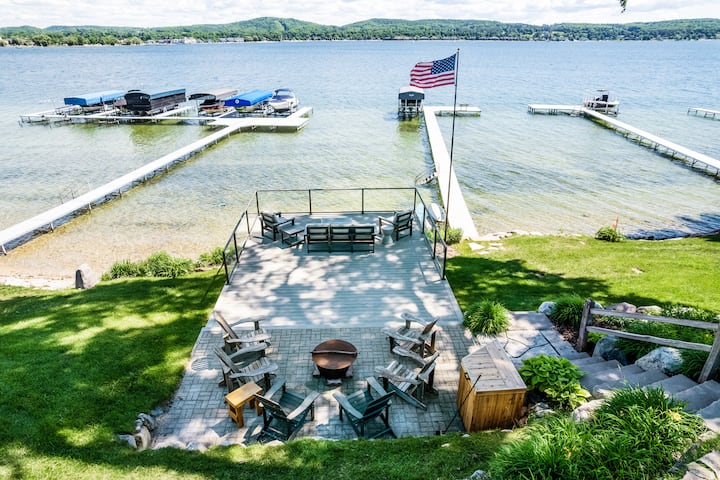 Lake Charlevoix Condo - Boyne City, MI