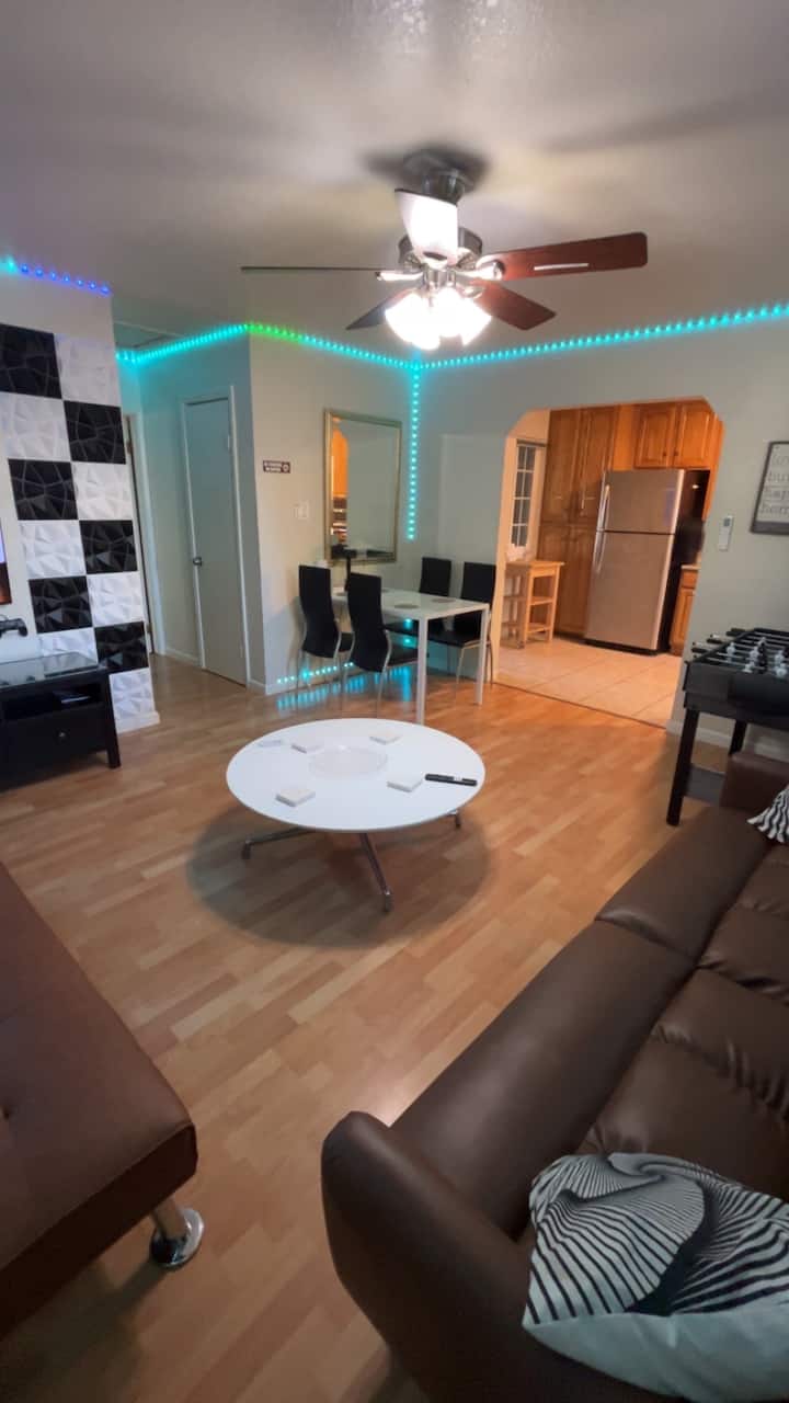 Spacious 1 bed 1 bath Kitchen Parking Laundry Pets
