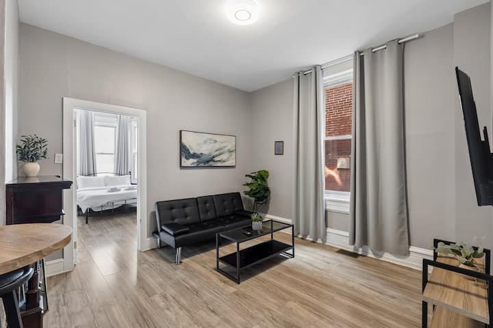 *Southphilly Broad St 1br 1ba | Free 2-car Parking - National Park, NJ