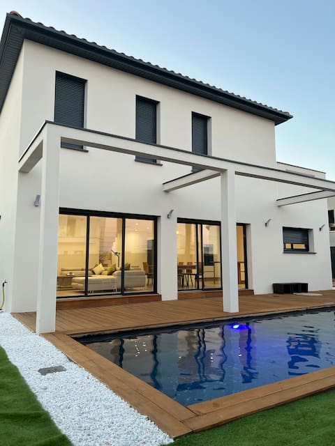 Beautiful villa with pool Villetelle