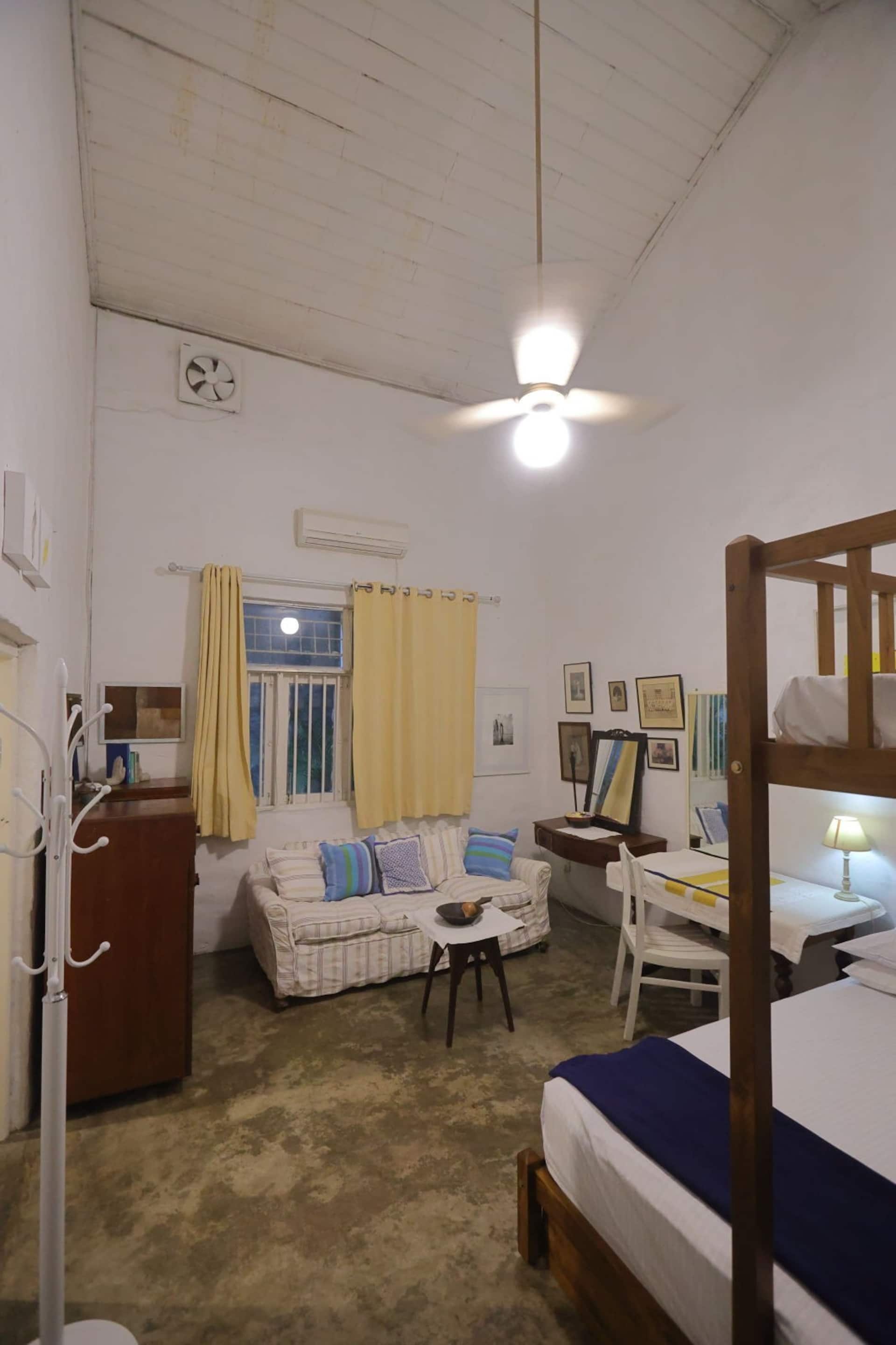 Tropical a/c designer studio. Colombo 8