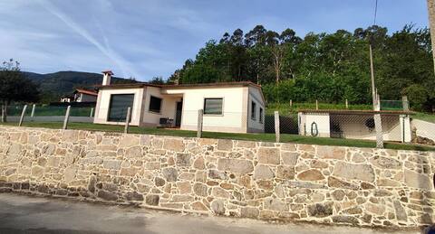 FONTELOUREIRA.  Agradable Casa