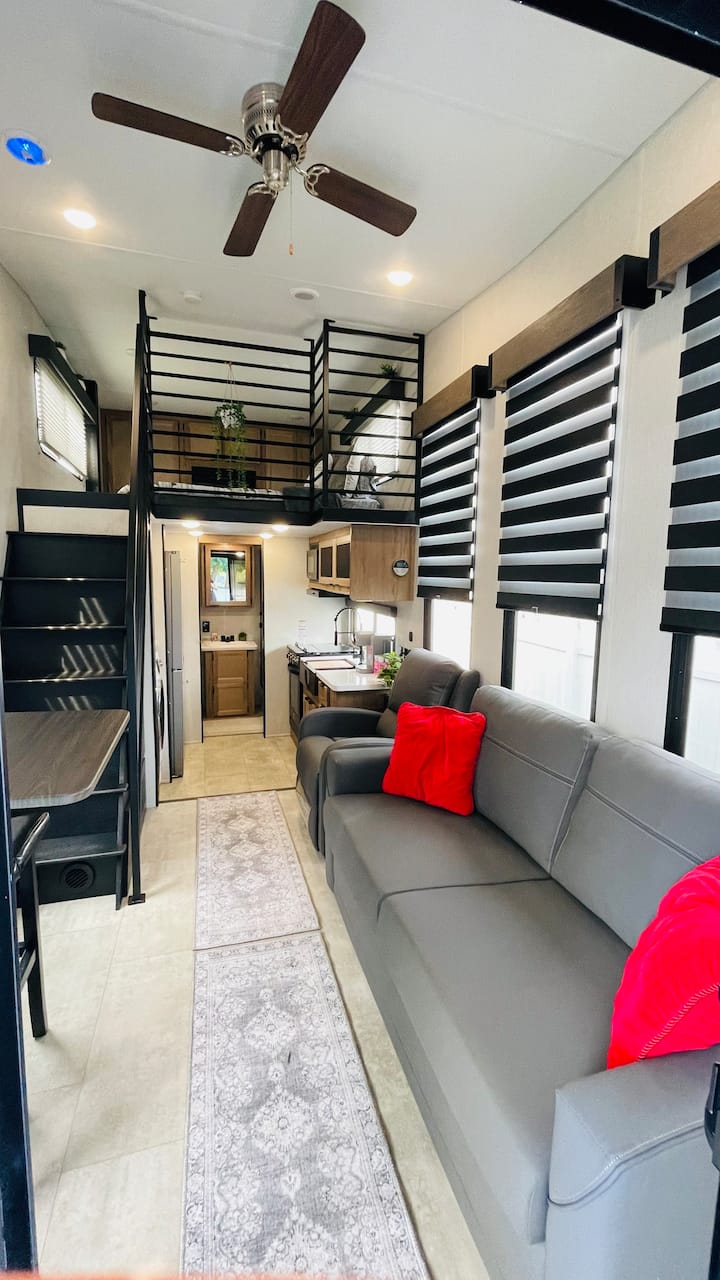 Tiny House Lofts Glamping Near Mackinaw Island - シボイガン, MI