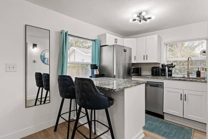 *New* Modern Guesthouse In Sodo Orlando! - Orlando, FL