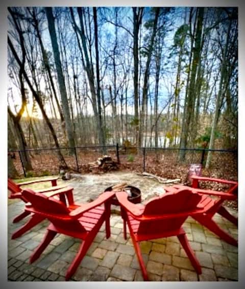Lakeside Retreat • Pet friendly • Fire Pit