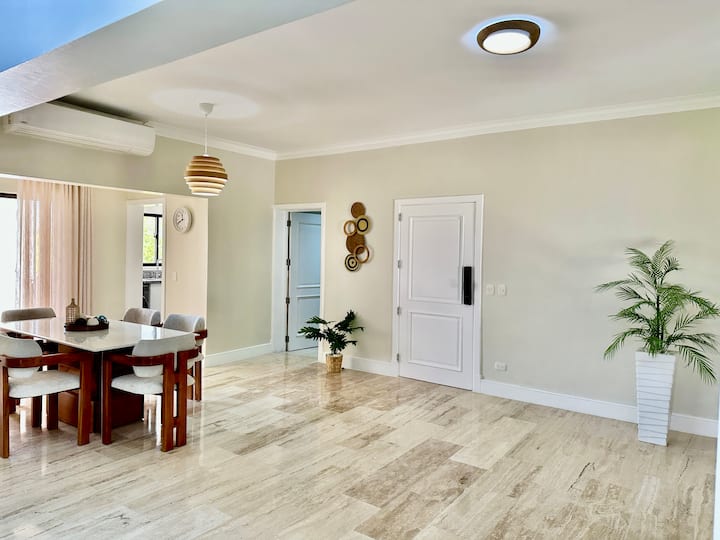 Beautiful Condo Fully Renovated, Pool Beach Access - Punta Cana