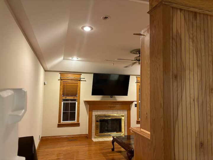 Heart Of Joplin , 2 Car Garage Available/street . - Joplin, MO