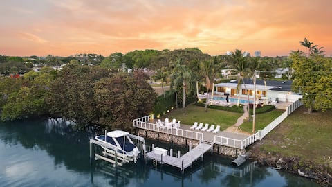 Waterfront! Boat Dock and Guesthouse