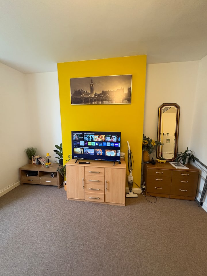 Sunny Vibes Studio Apartment - Portsmouth