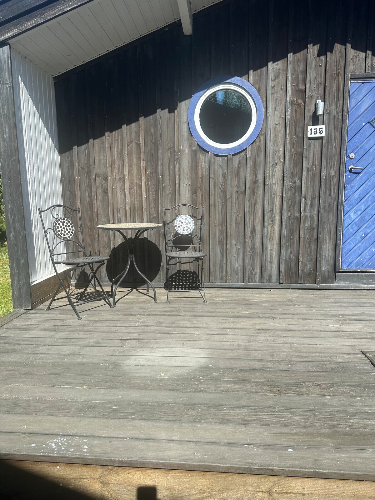 ลานอาบแดดในบ้านด้านหลัง (ห้องนอน 3) 