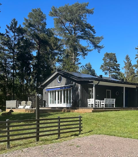Cozy house with sea view on beautiful Oknö