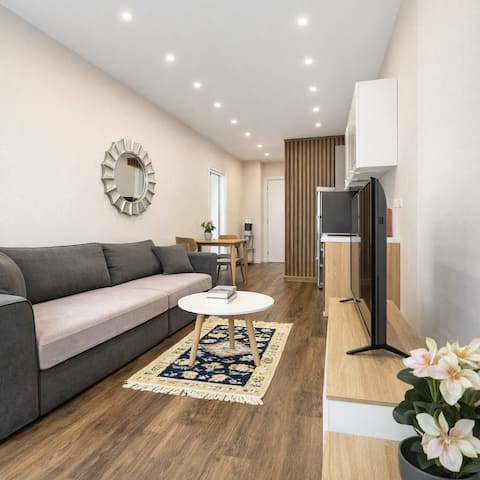 Chic Serenity Modern 1BR Oasis in Astir