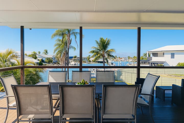 Minyama Waterfront | Pool, Pontoon & Pizza Oven!