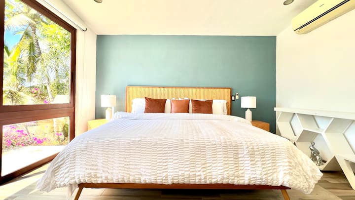 Recámara Sur Oeste มีห้องน้ำส่วนตัวตู้เสื้อผ้าแบบวอล์คอินและโซฟาที่นั่งเล่น 