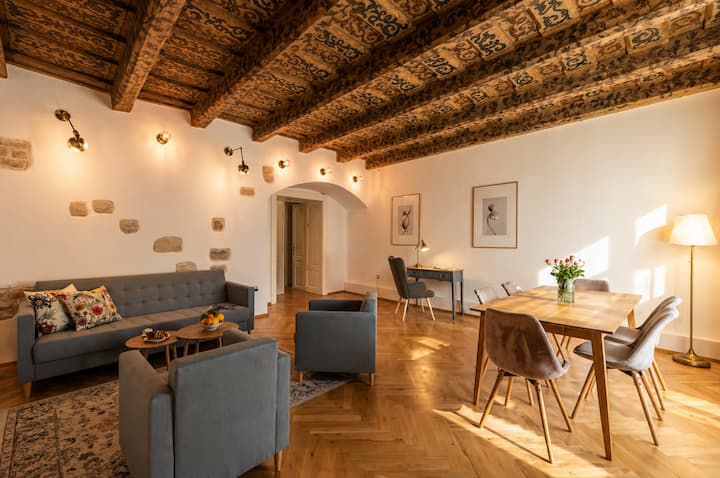 Elegant Old Town Apt With Wooden Ceiling And Ac - Prague