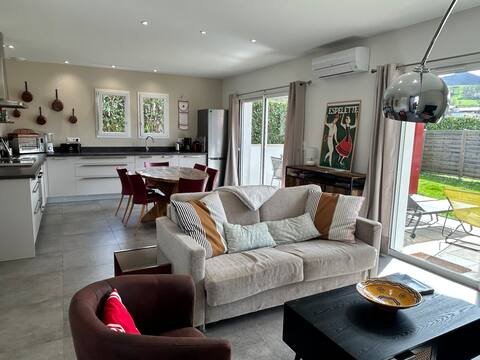 NEW-walk to town-climatisé-terrasse-pets-parking