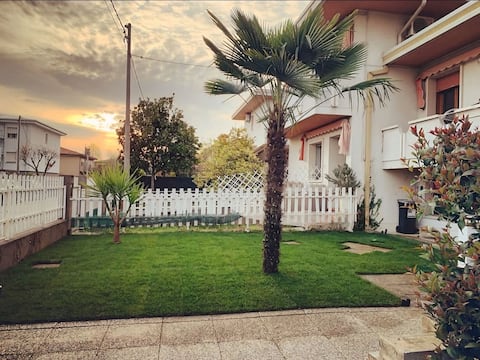 Free private parking with direct subway to Venice