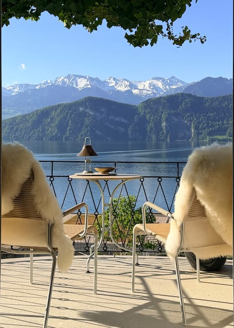 Stylish lake house in Weggis – panorama & garden