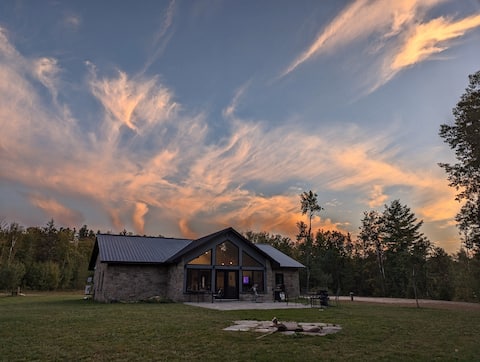 Lakefront Golden Lake home La Casita