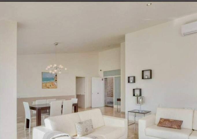 La Villa du Soleil – vue sur la mer gallery image 4