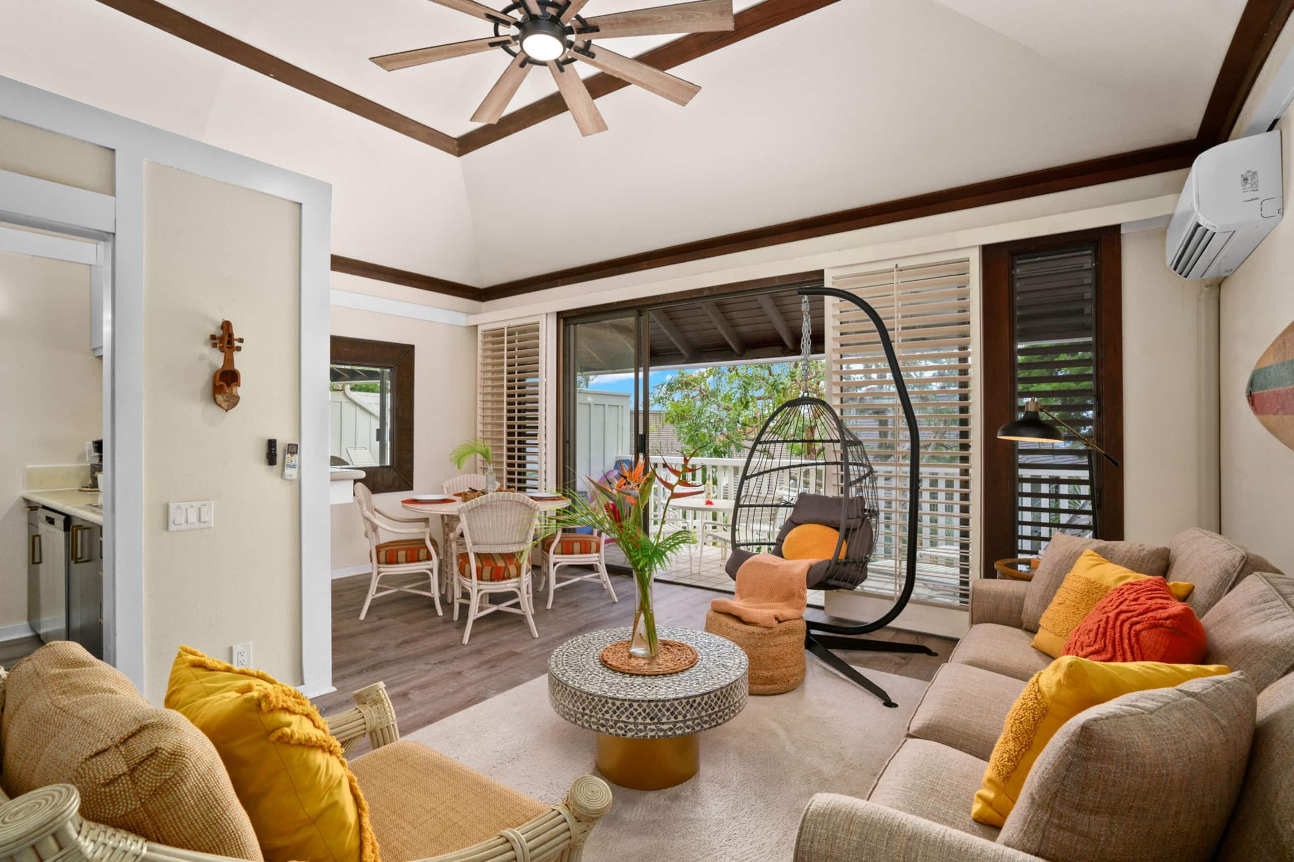 Gorgeous Penthouse w/ AC, Steps from the Beach - Photo 2