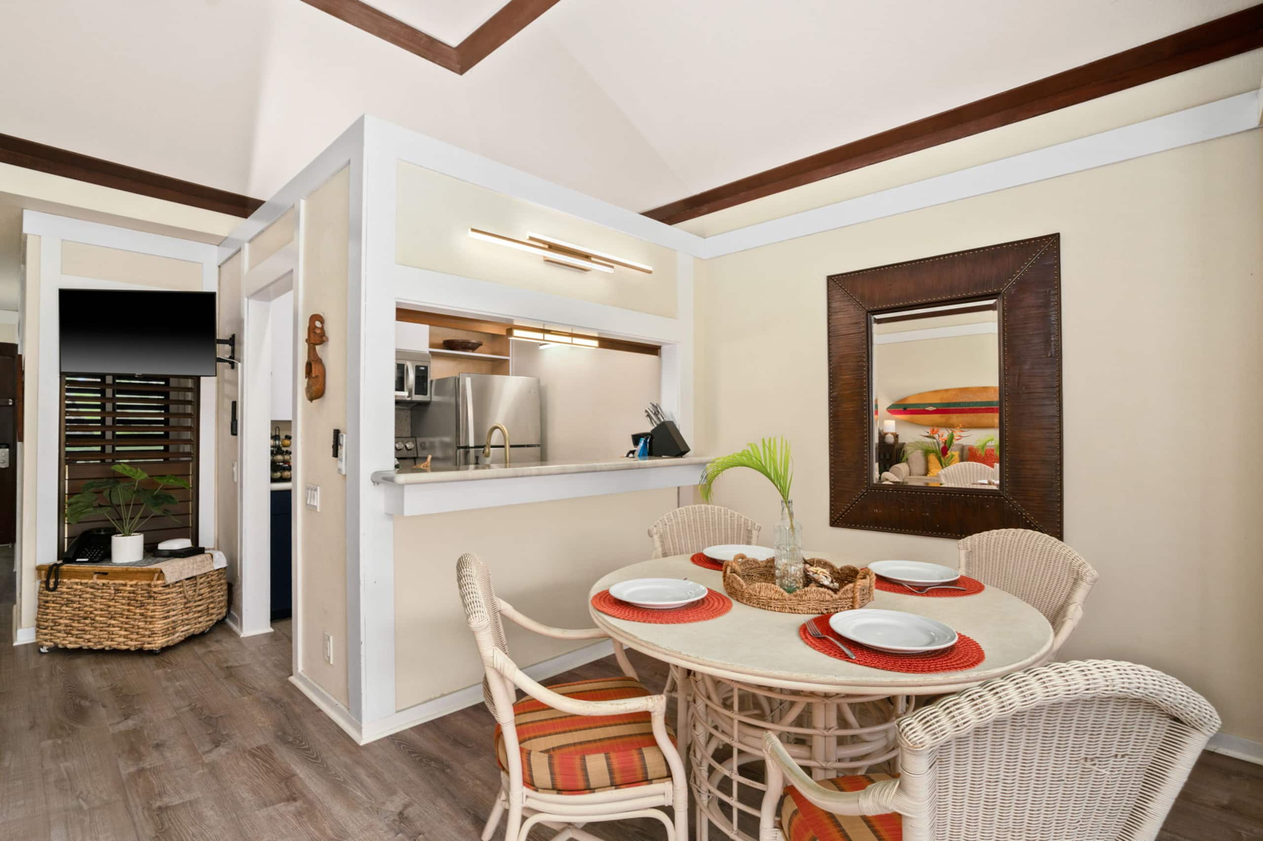 Gorgeous Penthouse w/ AC, Steps from the Beach - Photo 8