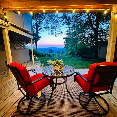 Nature Lovers 60 mile view Outdoor Living Room!