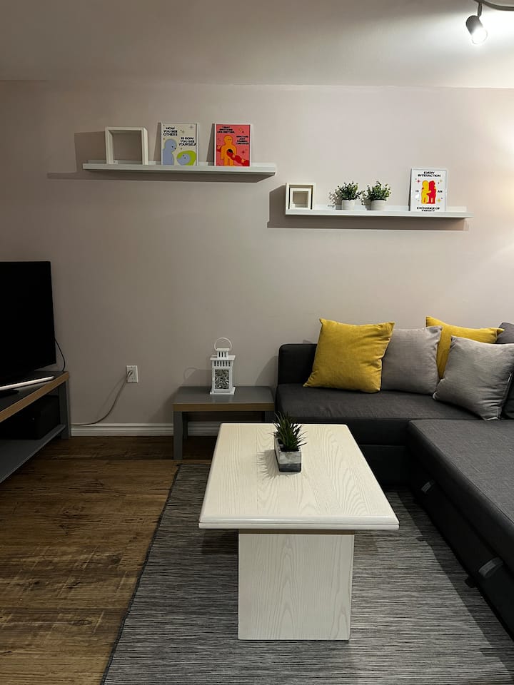 Philoxenia Home With Parking @Leslieville - Toronto