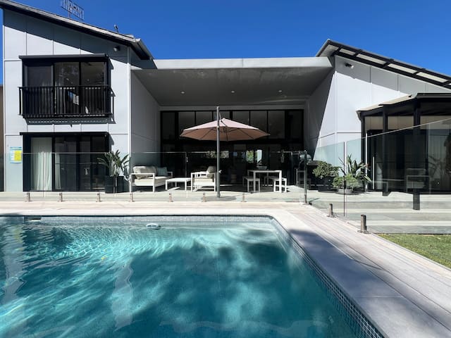 Hola Palms managed Airbnb listing 3