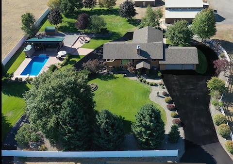 Spacious Home, Heated Pool, and Hot Tub