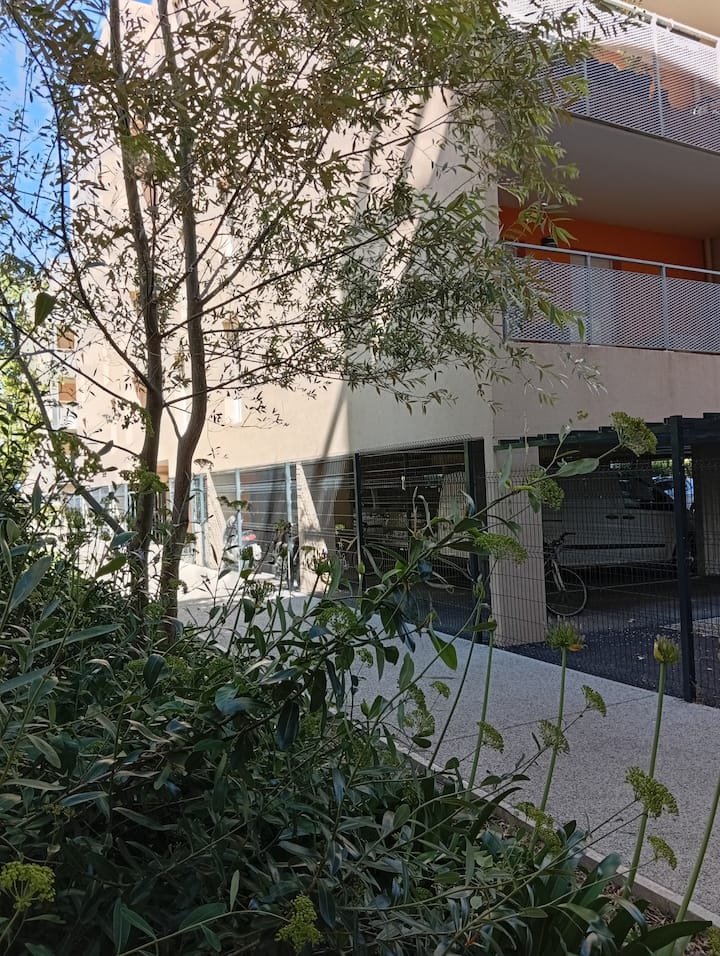 Coquet Studio Neuf Avec Terrasse Et Parking - Arles