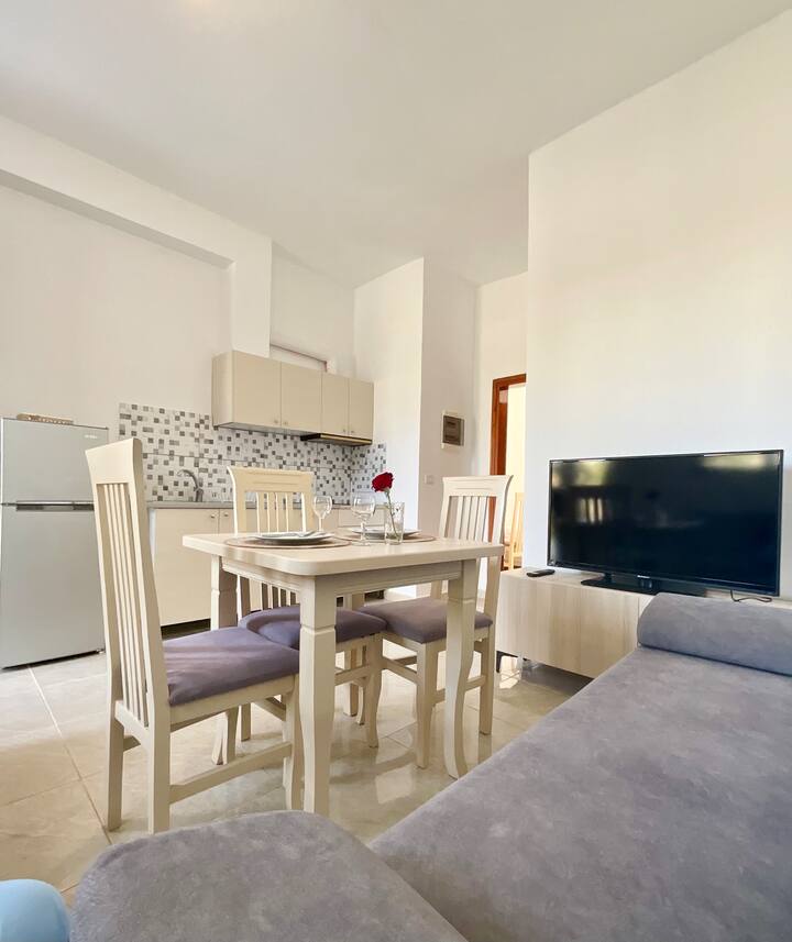 Rose Apartments - Flat 2 - Ksamil