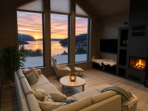 Large new cabin by the lake, terrace, garden, bathing area