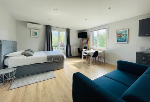 Annonce Airbnb populaire: 4-star studio with mountain-view balcony, near the lake à Annecy