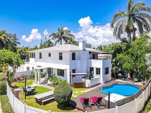 Huge Miami Mansion Heated Pool HotTub | Game Room