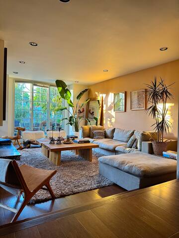 Venice Canal Home w Boat Dock & Sauna – 4 Bedrooms gallery image 4