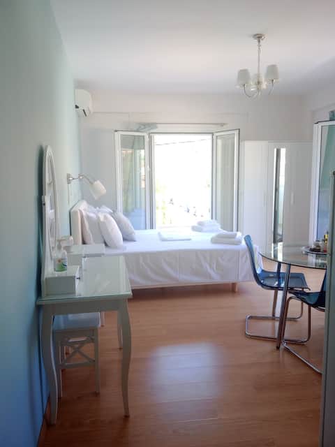 Cozy studio with sea view