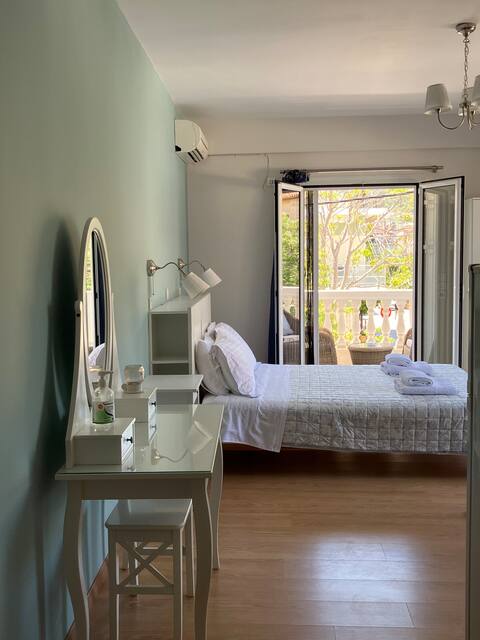 Cozy studio with sea view
