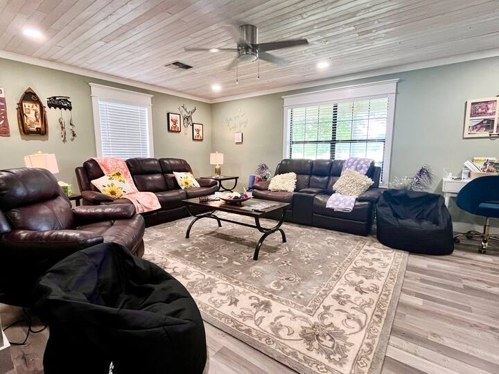 Secluded, Prvt Fishing-firepit-paddlboat-king Bed - Brenham, TX