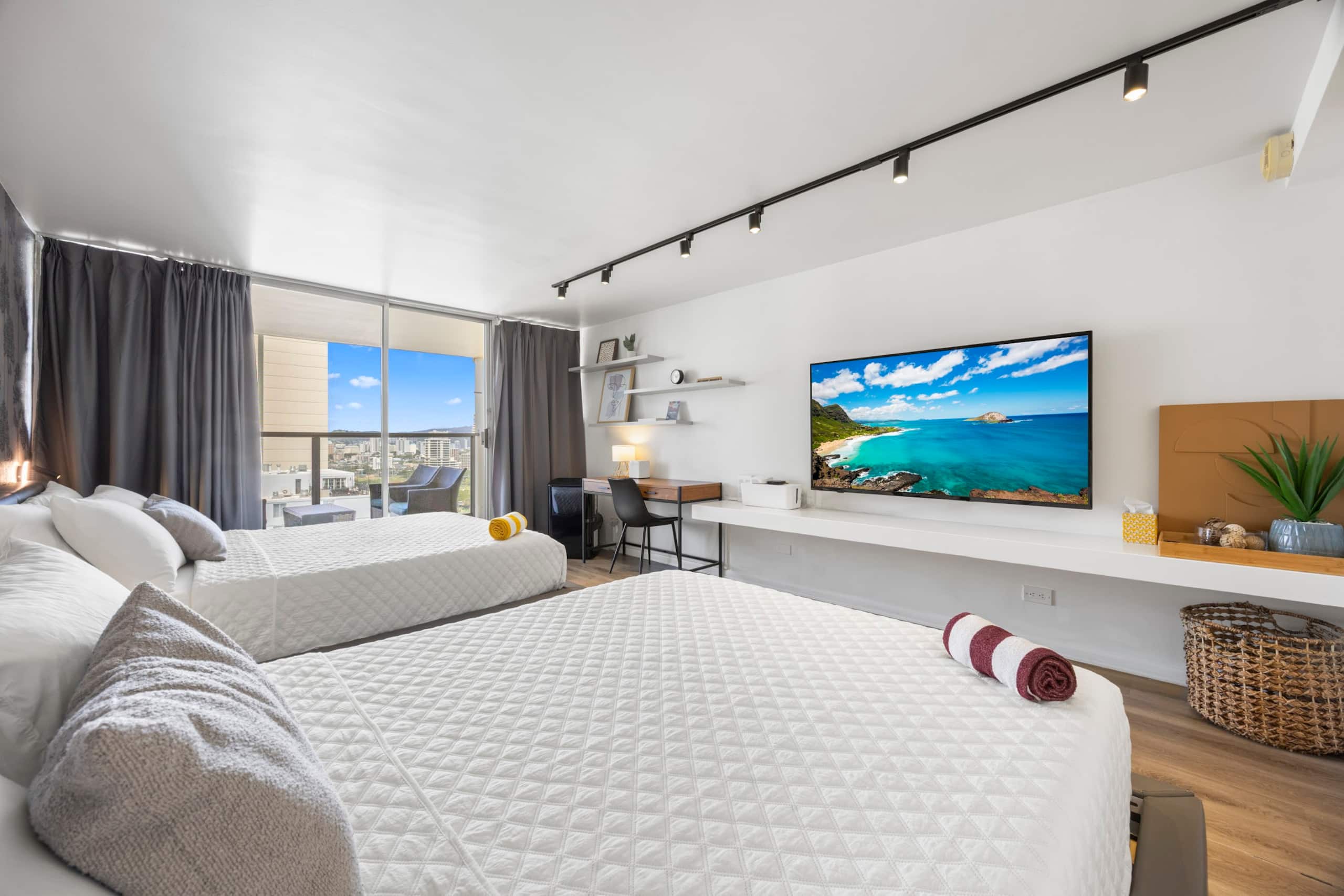 Condo in Honolulu · ★4.85 · Studio · 2 beds · 1 bath - Image 7