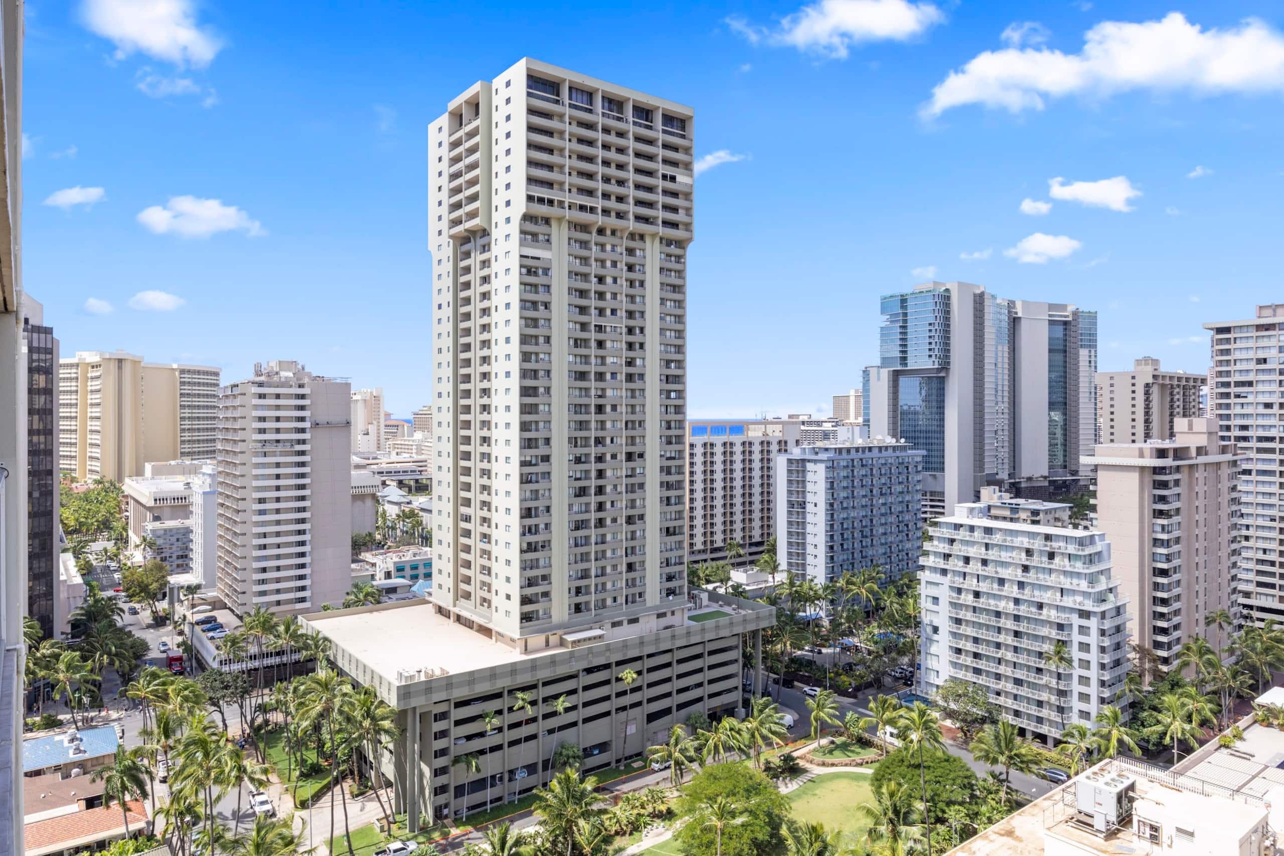 Condo in Honolulu · ★4.85 · Studio · 2 beds · 1 bath - Image 26