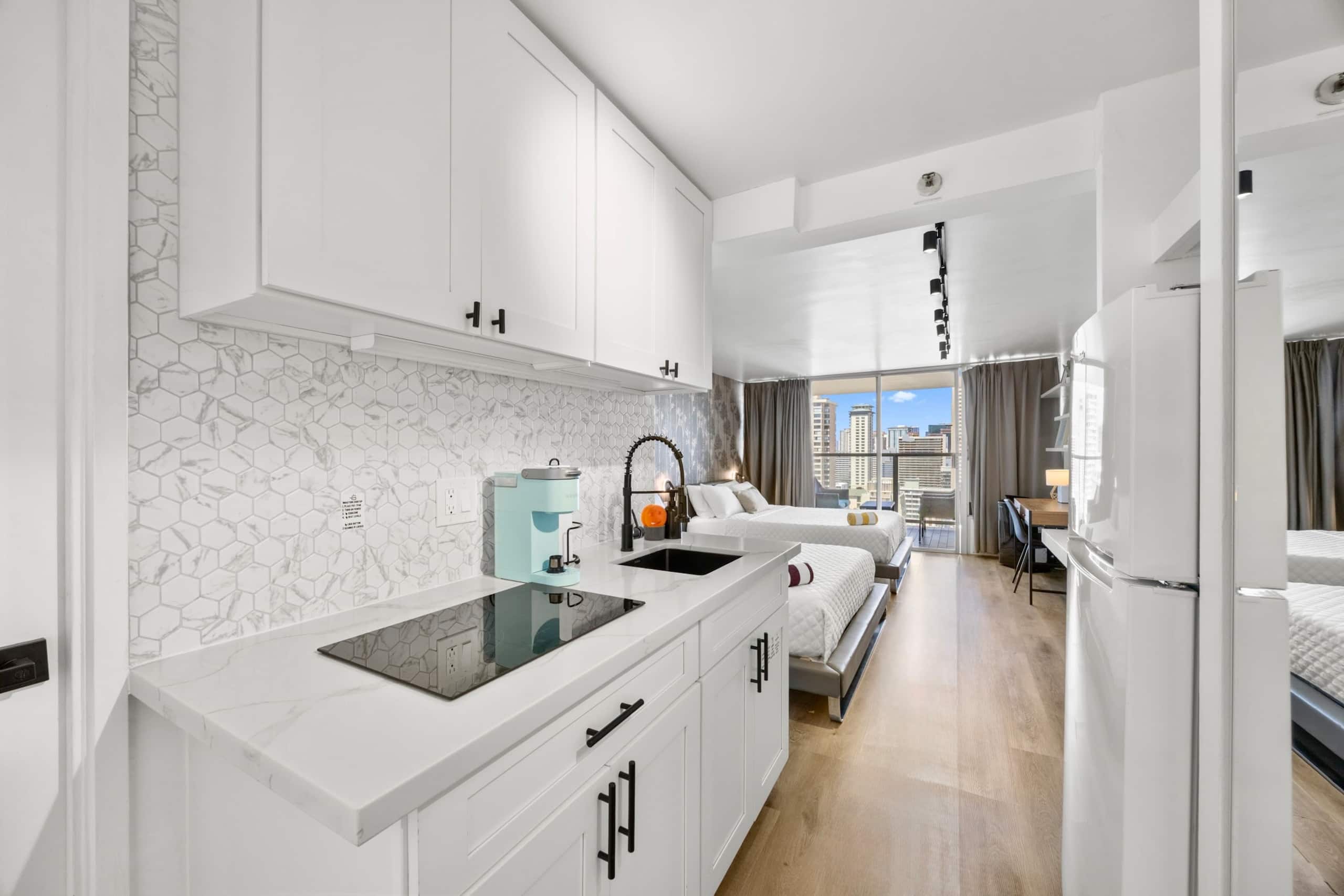 Condo in Honolulu · ★4.85 · Studio · 2 beds · 1 bath - Image 15