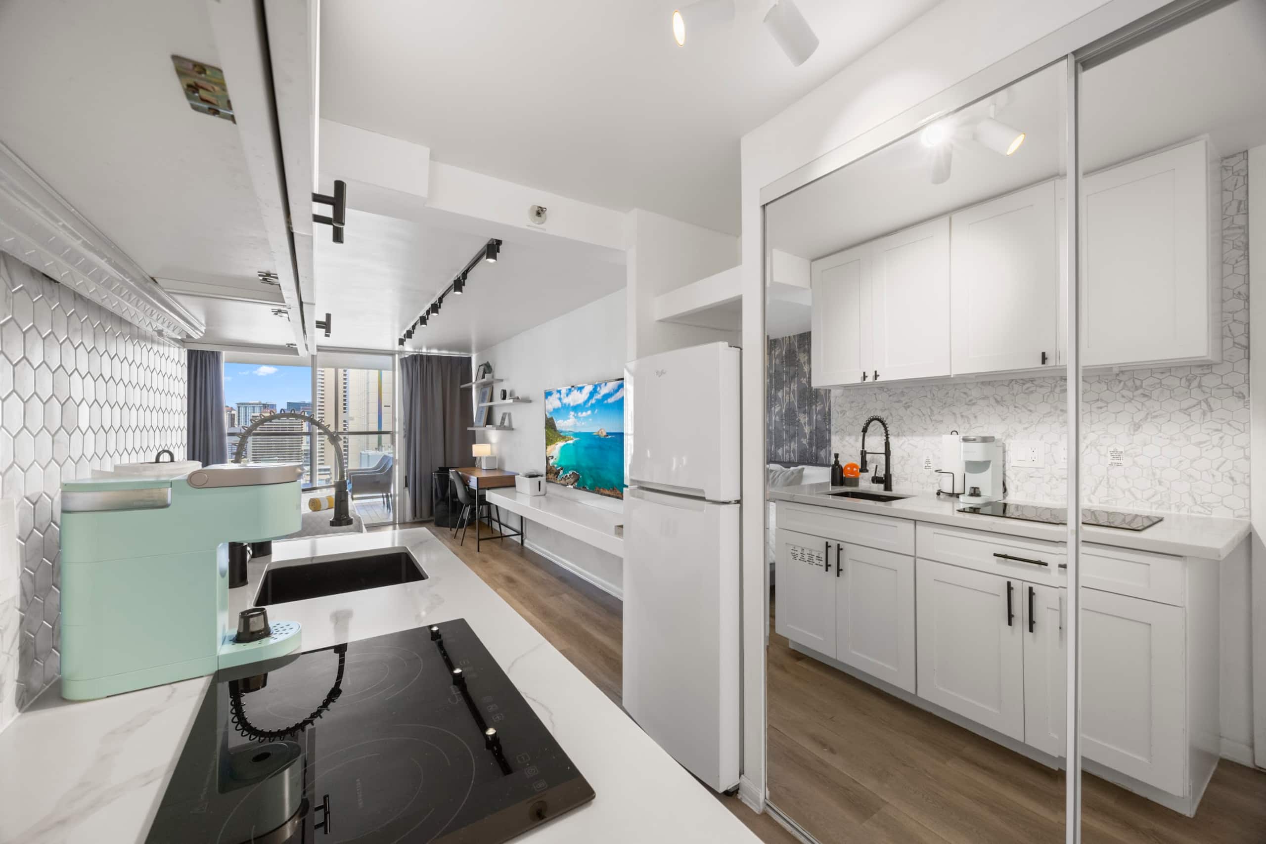 Condo in Honolulu · ★4.85 · Studio · 2 beds · 1 bath - Image 21