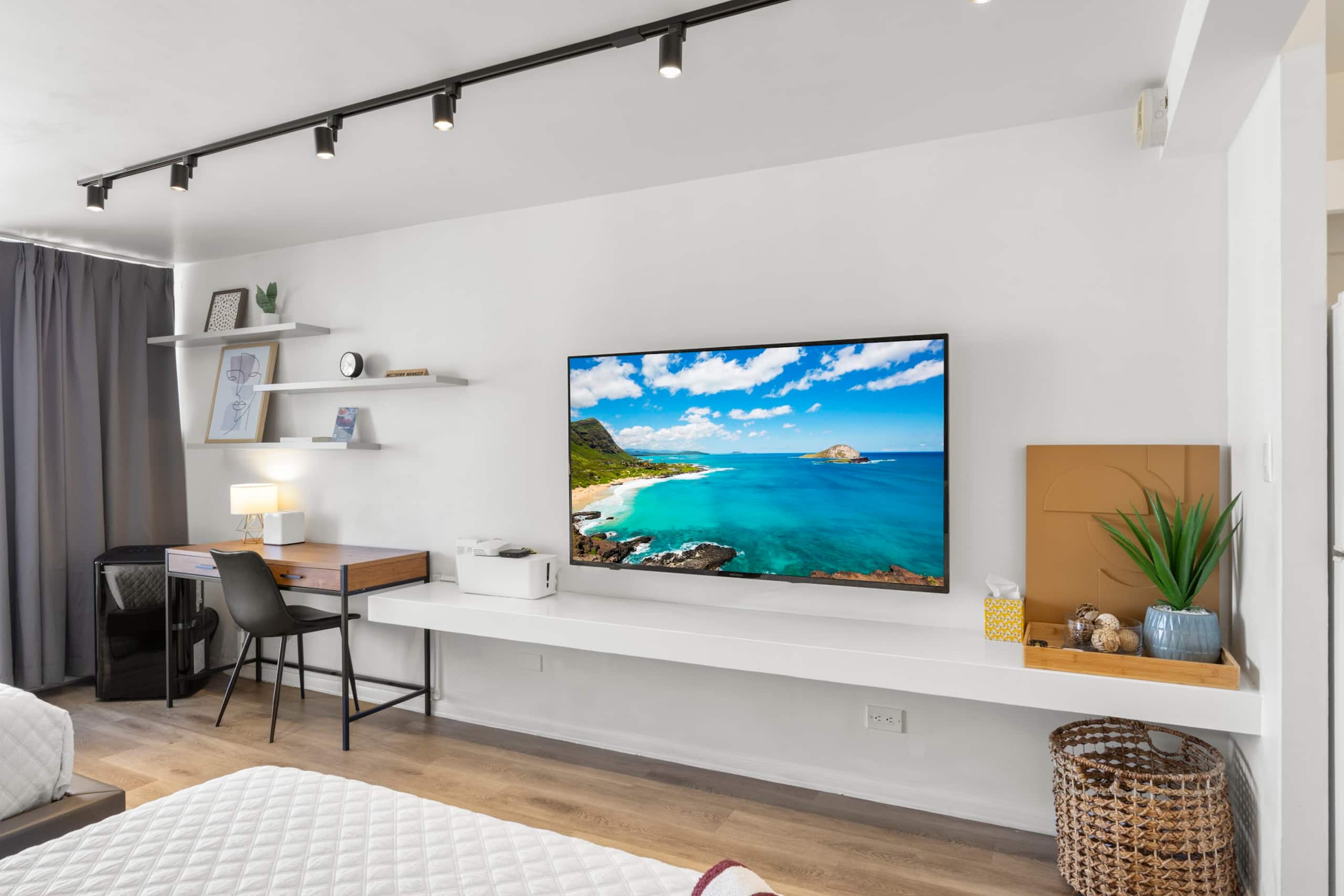 Condo in Honolulu · ★4.85 · Studio · 2 beds · 1 bath - Image 3