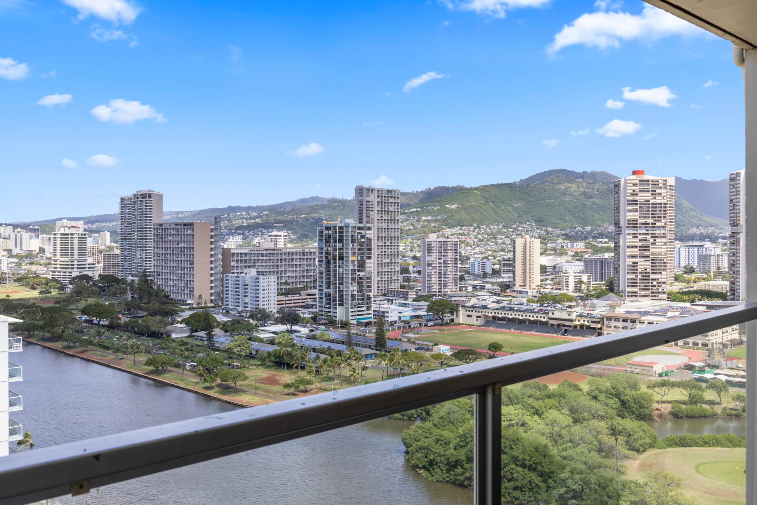 Condo in Honolulu · ★4.85 · Studio · 2 beds · 1 bath - Image 27